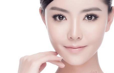 怎么区分脸上的斑是晒斑还是雀斑,怎样辨别脸上的是斑还是痣