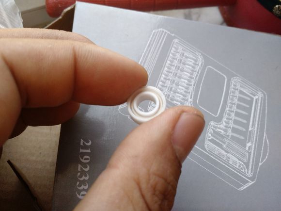 国外枪支配件企业不务正业,用枪支钢材做了一款指尖陀螺