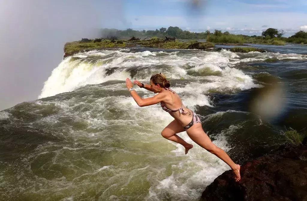 他花16年学会跟狮子交谈，而你花10天懂得了他的执著！