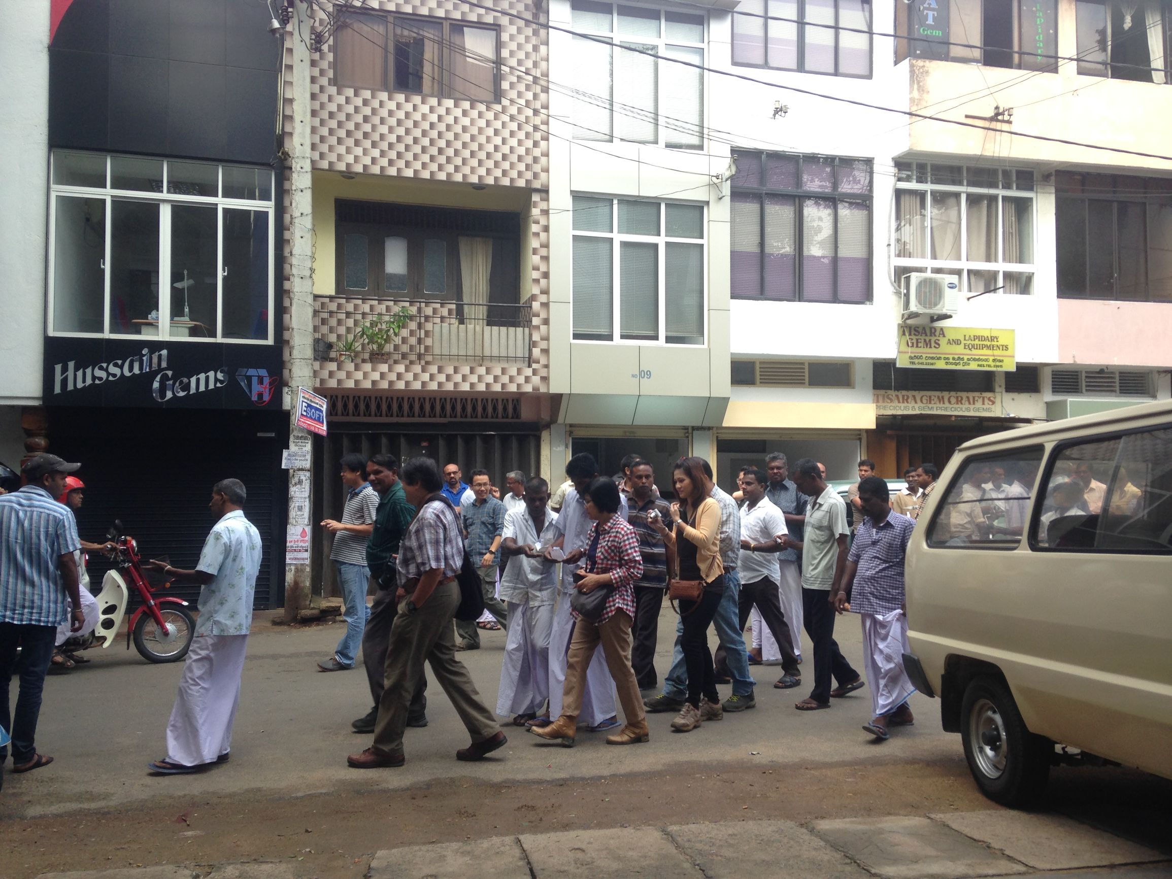 去斯里兰卡买蓝宝石注意事项,怎么看斯里兰卡蓝宝石