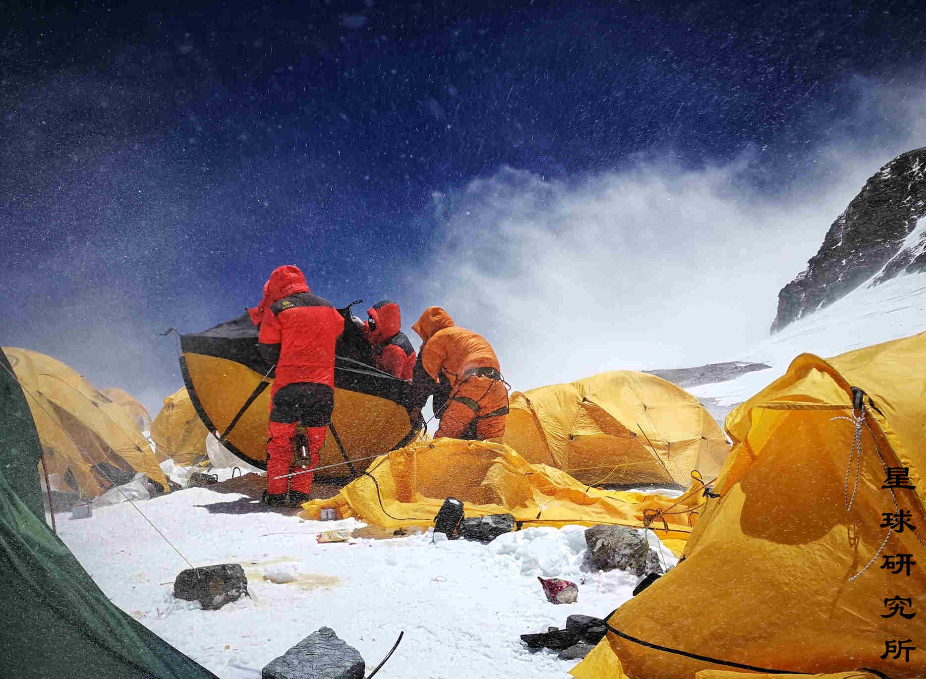 海拔不断的升高,海拔高度一直上升