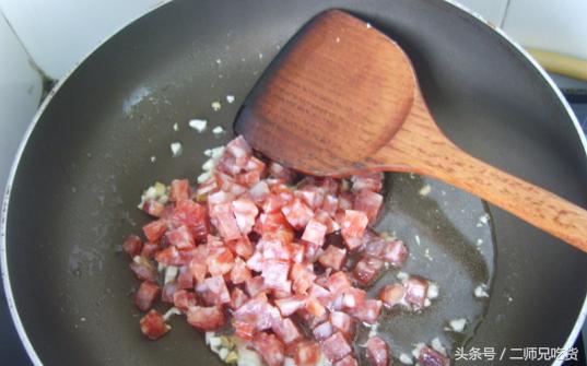 芋头糕口感细软，绵甜香糯，营养价值高，关键还不长肉！