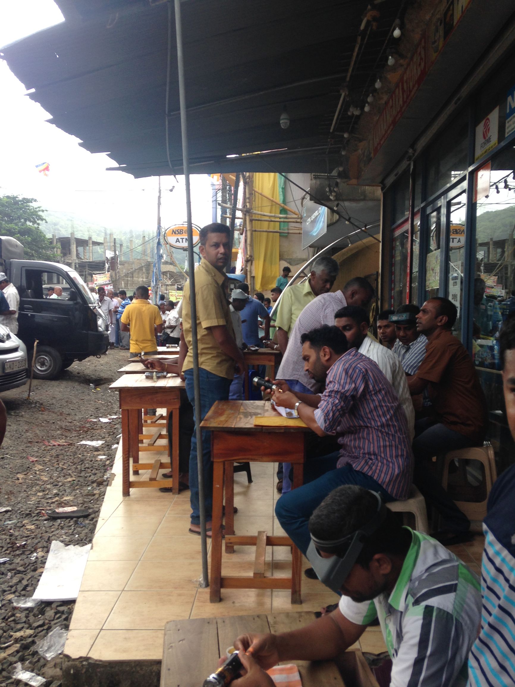 去斯里兰卡买蓝宝石注意事项,怎么看斯里兰卡蓝宝石