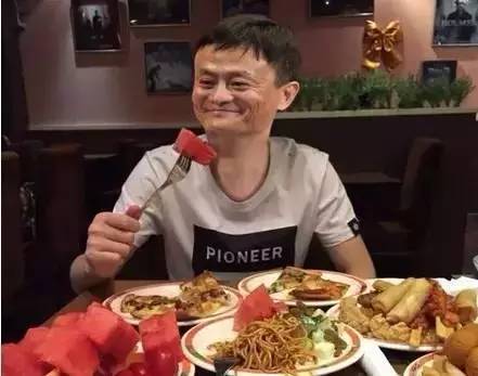 阿里巴巴和华为哪里的员工待遇好 (阿里巴巴华为员工多么)