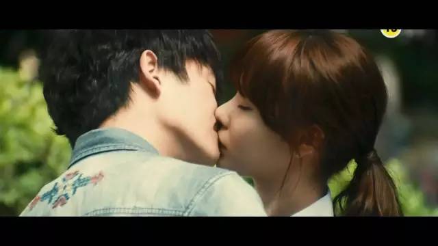 这是一部色而不淫，淫而不荡的电影