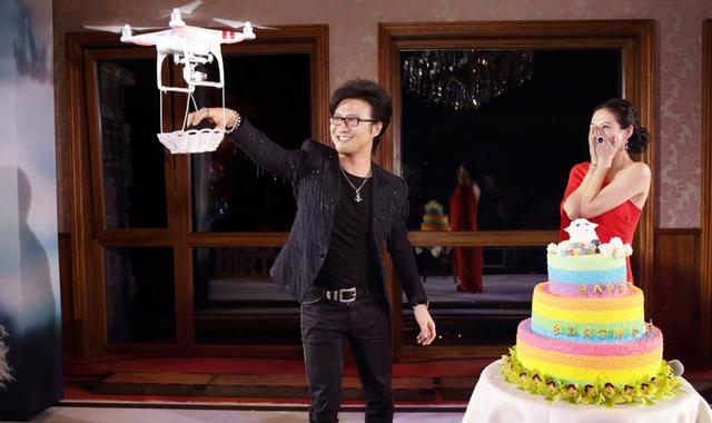 他只是安安静静的造了款遥控飞机，却造出了百亿美元！