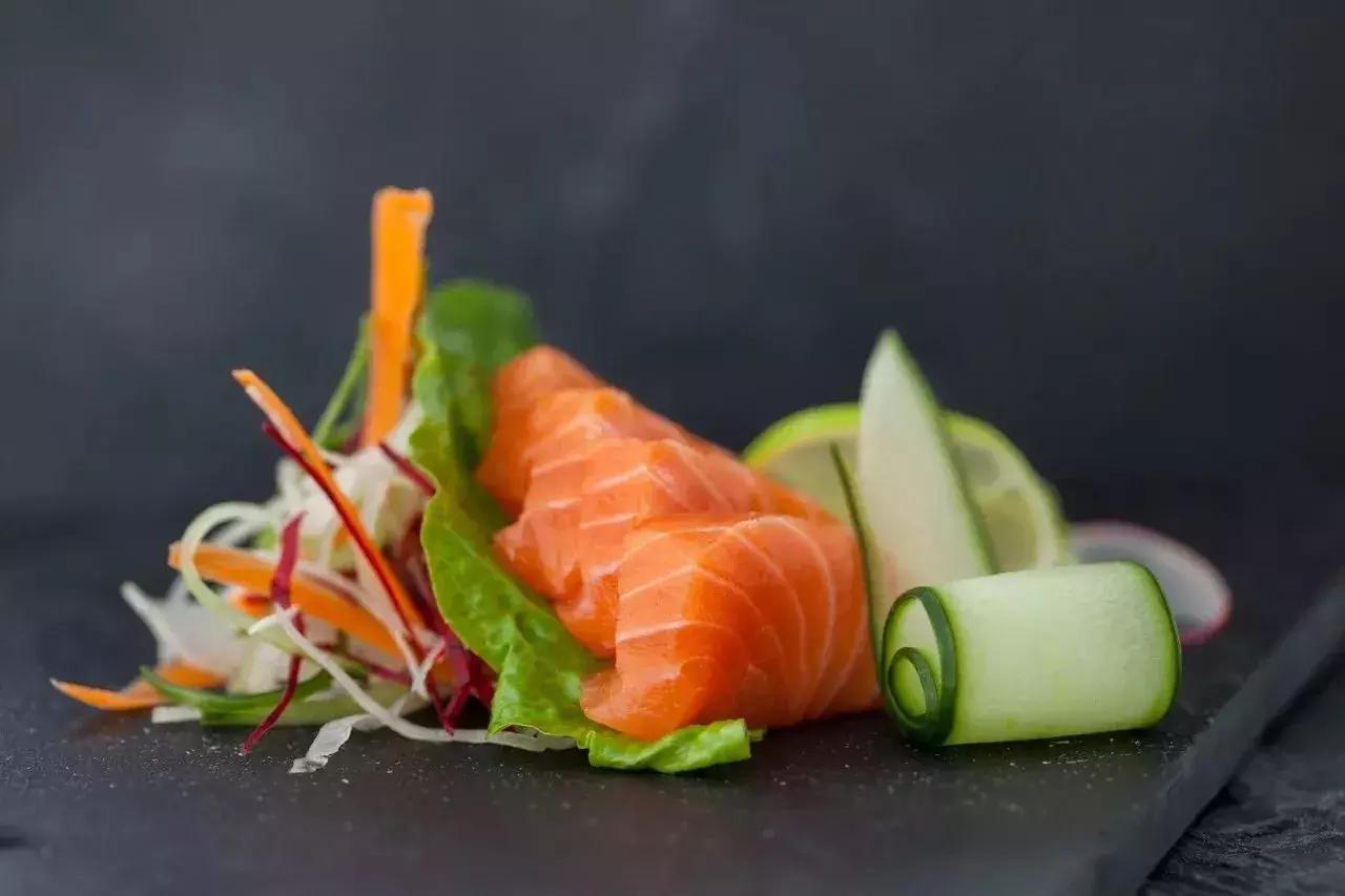 他花16年学会跟狮子交谈，而你花10天懂得了他的执著！