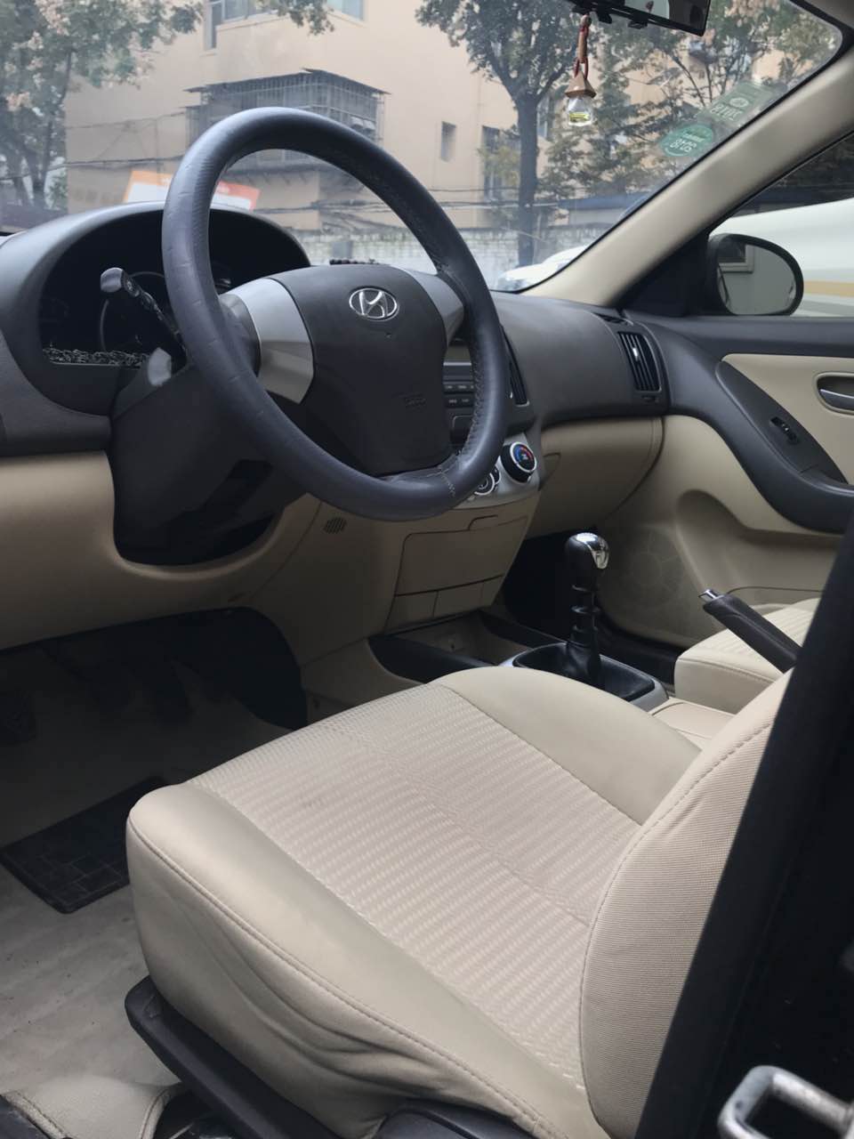 1万元二手现代悦动,2.5万多的二手车手动