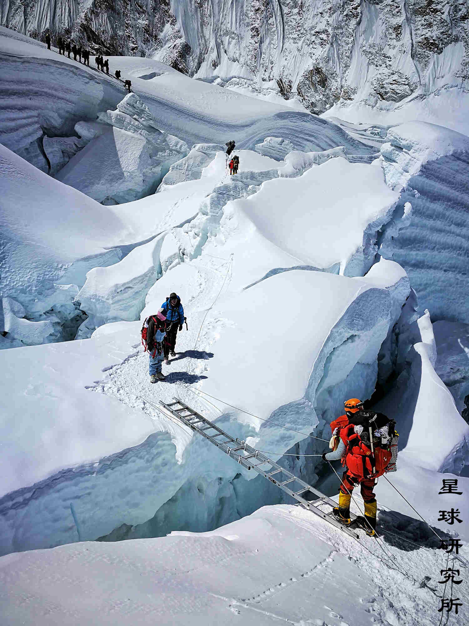 海拔不断的升高,海拔高度一直上升
