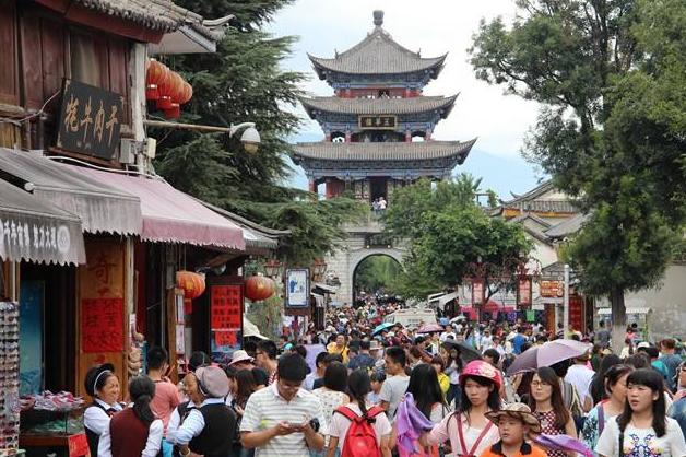 跟团游那么便宜旅行社怎么盈利,现在旅游团费低旅行社靠什么发展