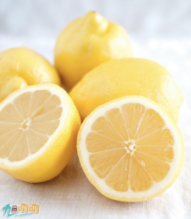 快速清理玻璃上的胶,快速清洗玻璃胶水妙招图解