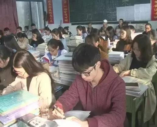 「干部塑型」用心血和汗水不断书写资中三中教育奇迹——记内江市优秀教育工作者沈国炳