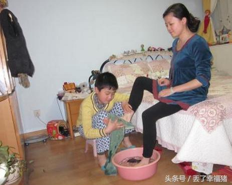 原来艾草这样泡脚用，人既不易生病，还可以预防4种病症！