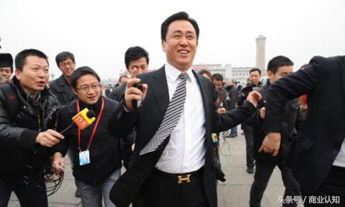 远看衣服、近看人，要不你颓到极点，要么你精致无比