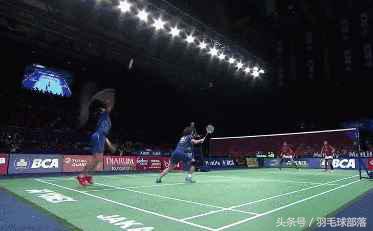 羽毛球打在眼睛上怎么处理,眼睛被羽毛球打后睁不开眼睛