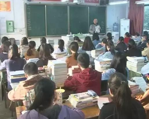 「干部塑型」用心血和汗水不断书写资中三中教育奇迹——记内江市优秀教育工作者沈国炳