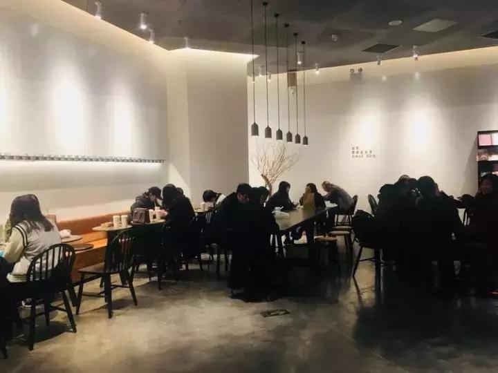 韩国山寨喜茶,山寨喜茶和正版喜茶两个图片