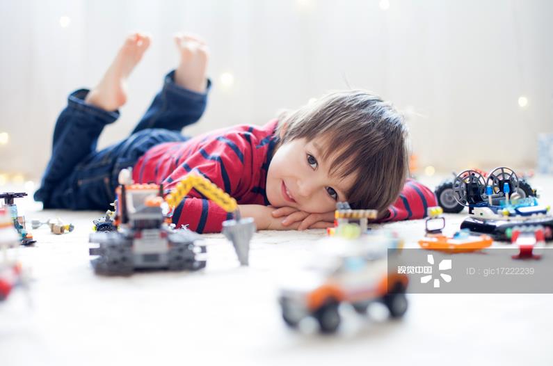 0到1岁宝宝玩具怎么选,2个月宝宝玩具必买清单