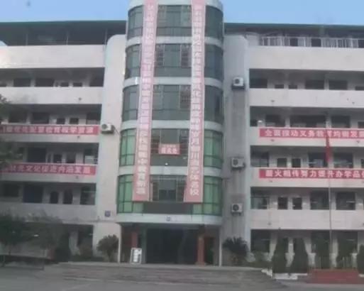 「干部塑型」用心血和汗水不断书写资中三中教育奇迹——记内江市优秀教育工作者沈国炳