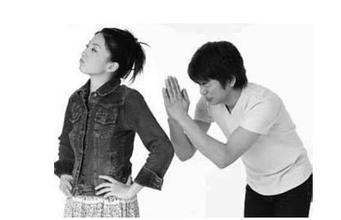 老公帮我梳一下头发,老公每天帮我吹头发