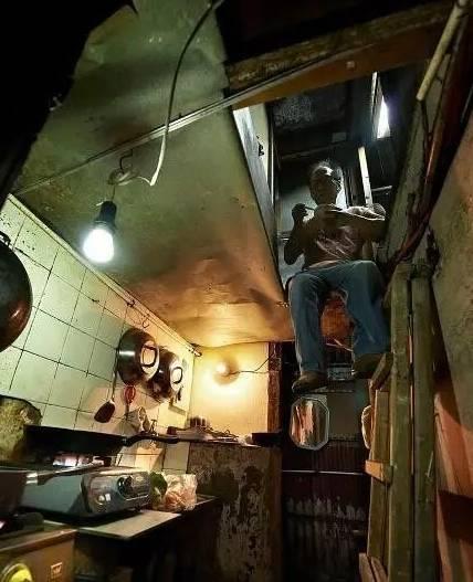 香港棺材房子的真实生活,香港的棺材房是怎么样的