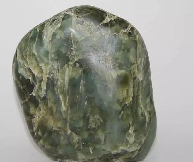 100吨以上的玉原石,天然巨大玉原石