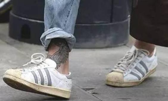 牛皮绒面的鞋子脏了怎么搞干净,打理绒面鞋子的小方法