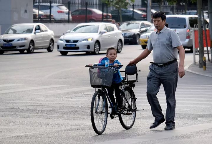 人到中年比油腻更可怕的不过如此,中年油腻该不该去嫌弃