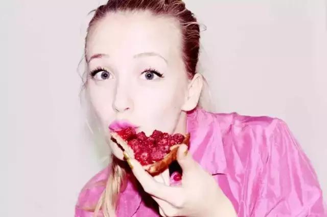 身高只有152cm的她用高衣Q惊艳了世界！