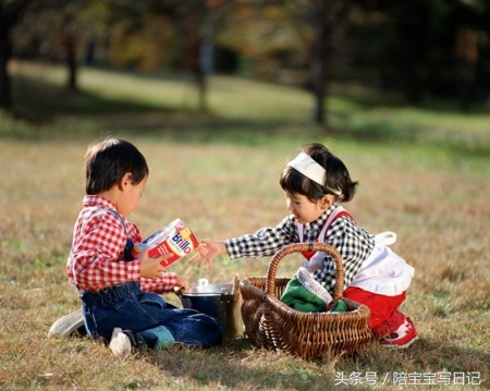 怎么面对自己的小孩子东西被抢,孩子东西被抢了妈妈怎么处理好