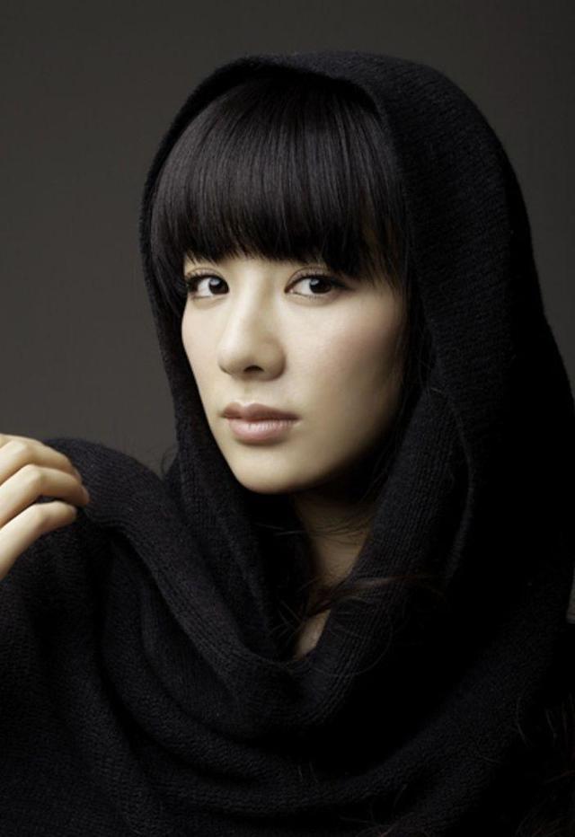 黄奕的脸为何变化这么大,黄奕年轻时的古装造型真的很惊艳