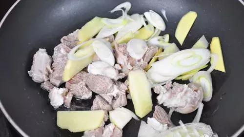 喝不完的红酒怎么做菜,红酒炖羊排用什么红酒