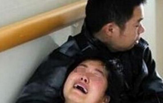 1月龄宝宝耳朵出血,宝宝耳朵出血痂几个月了还没好