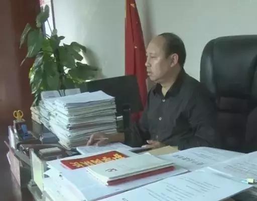 「干部塑型」用心血和汗水不断书写资中三中教育奇迹——记内江市优秀教育工作者沈国炳