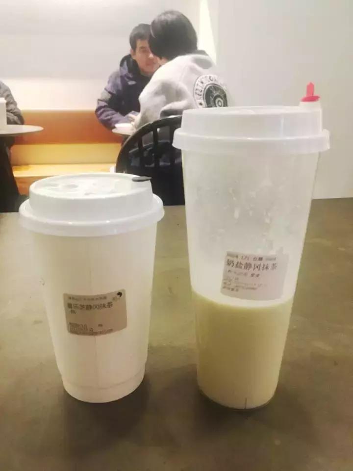 韩国山寨喜茶,山寨喜茶和正版喜茶两个图片