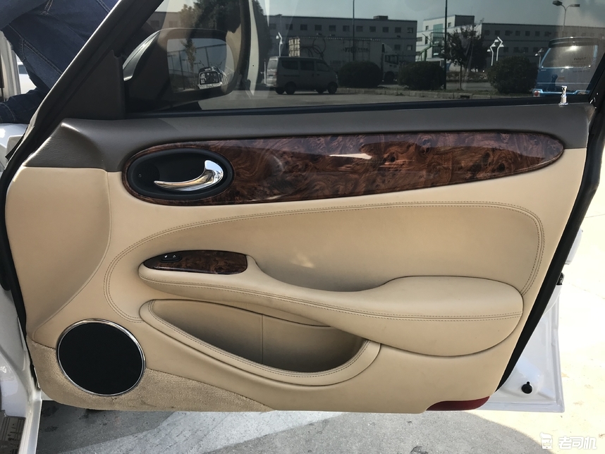 四眼捷豹xj3.0四驱顶配版,捷豹xj8经典色