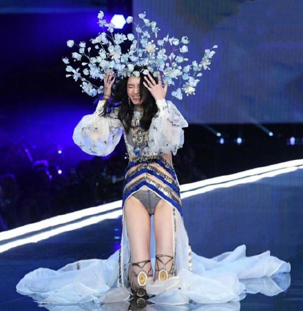 维密大秀奚梦瑶摔跤视频,维密秀奚梦瑶摔跤事件