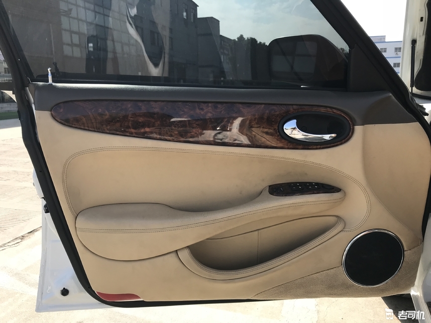 四眼捷豹xj3.0四驱顶配版,捷豹xj8经典色