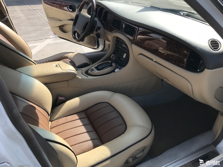 四眼捷豹xj3.0四驱顶配版,捷豹xj8经典色