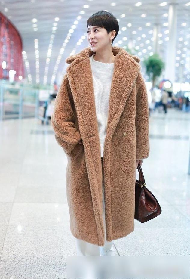 海清英伦风格子外套,39岁的海清一身红色套装还有气质