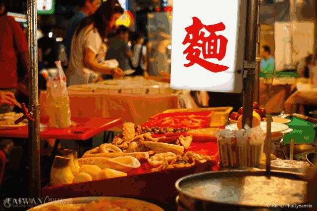 各位吃货请注意，由台北开往高雄的“逛吃”号列车即将发车！