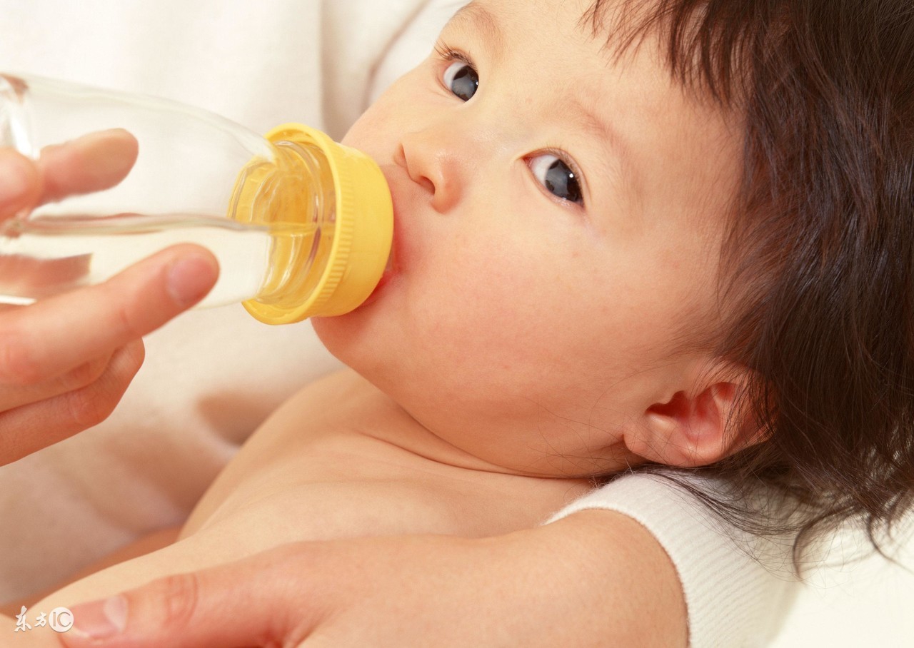 妈妈给4个月宝宝喝这种奶粉,差点害了宝宝,简直太无知!