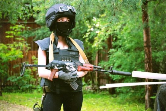 般般入画，战场上谁舍得向她开枪？