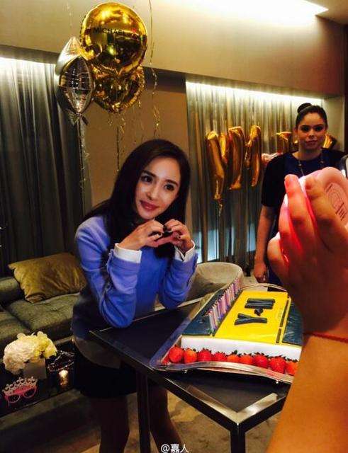 陈伟霆的生日蛋糕太别致了吧!原来明星过生日的蛋糕都这么有故事