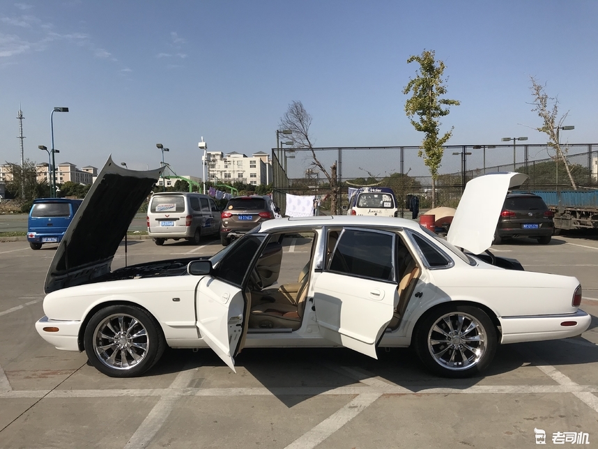 四眼捷豹xj3.0四驱顶配版,捷豹xj8经典色
