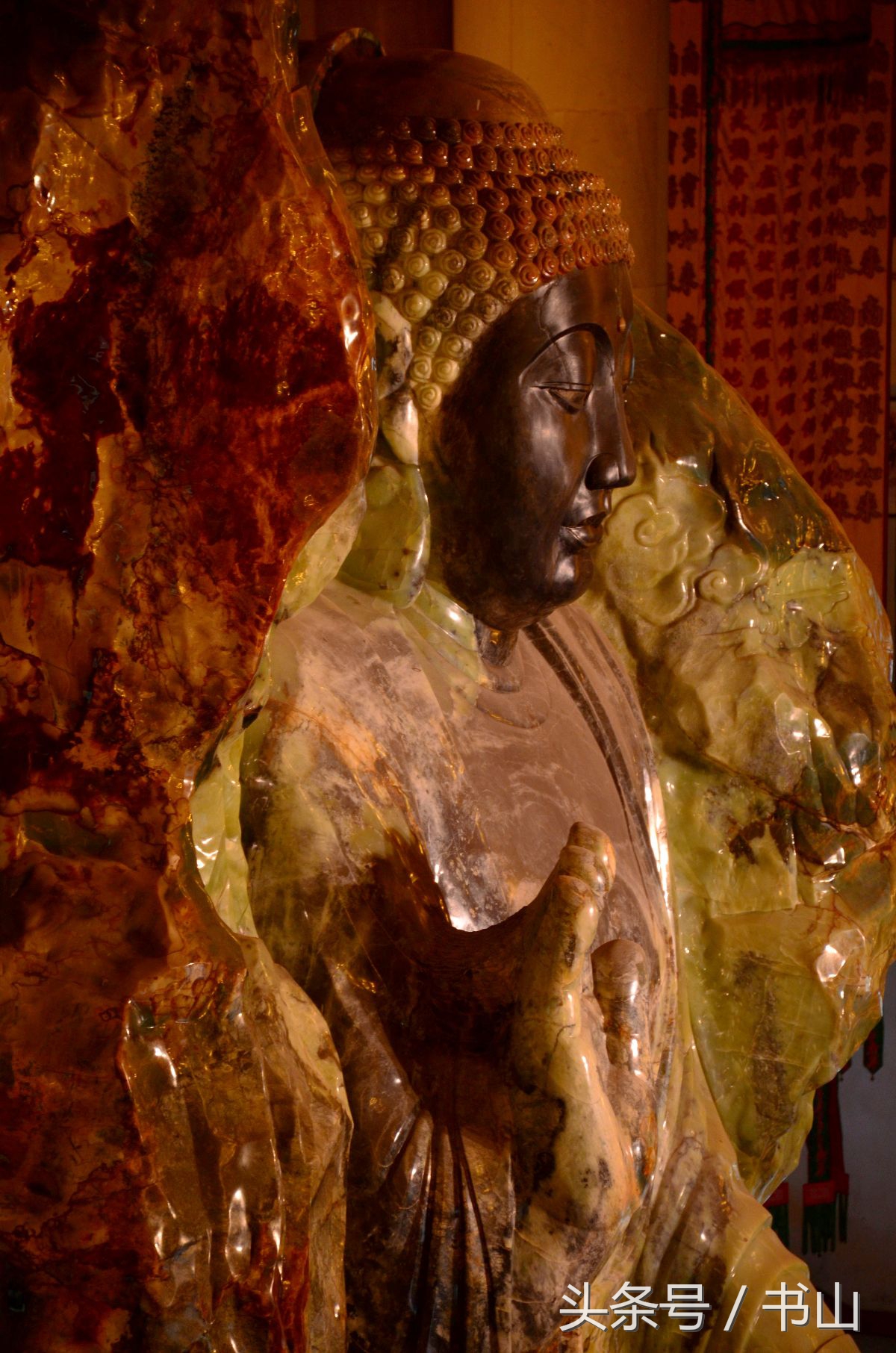 鞍山最大玉佛简介,辽宁鞍山最大的玉佛价值