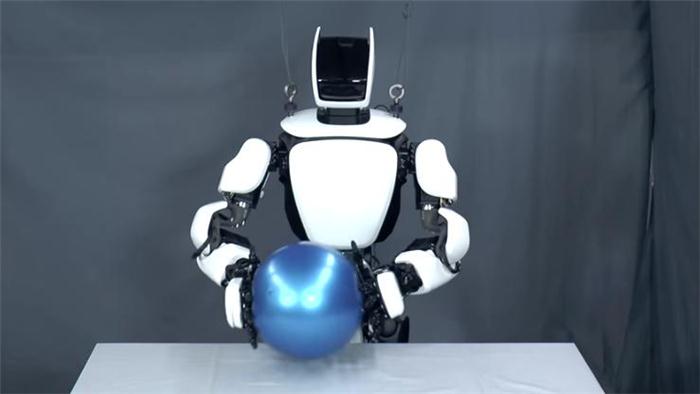 丰田推出全新一代c-hr,丰田机器人t-hr3