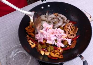 自己在家也能做出美味的麻辣香锅,在家就能做美味的麻辣香锅