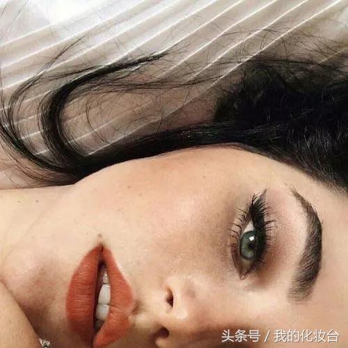 不会涂口红的样子,不会涂口红就不要跟风