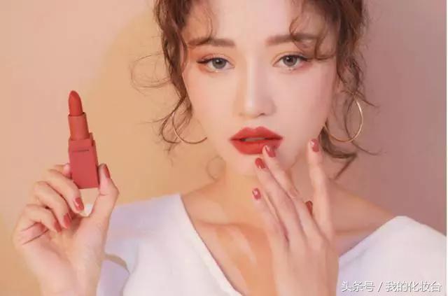不会涂口红的样子,不会涂口红就不要跟风